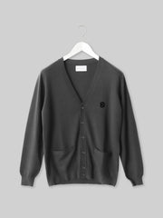 DOKKYO gim ニットカーディガン ブレッツェルロゴ チャコール