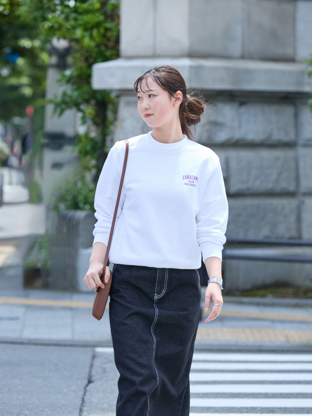 JINDAI クルーネックスウェット カレッジロゴ ホワイト