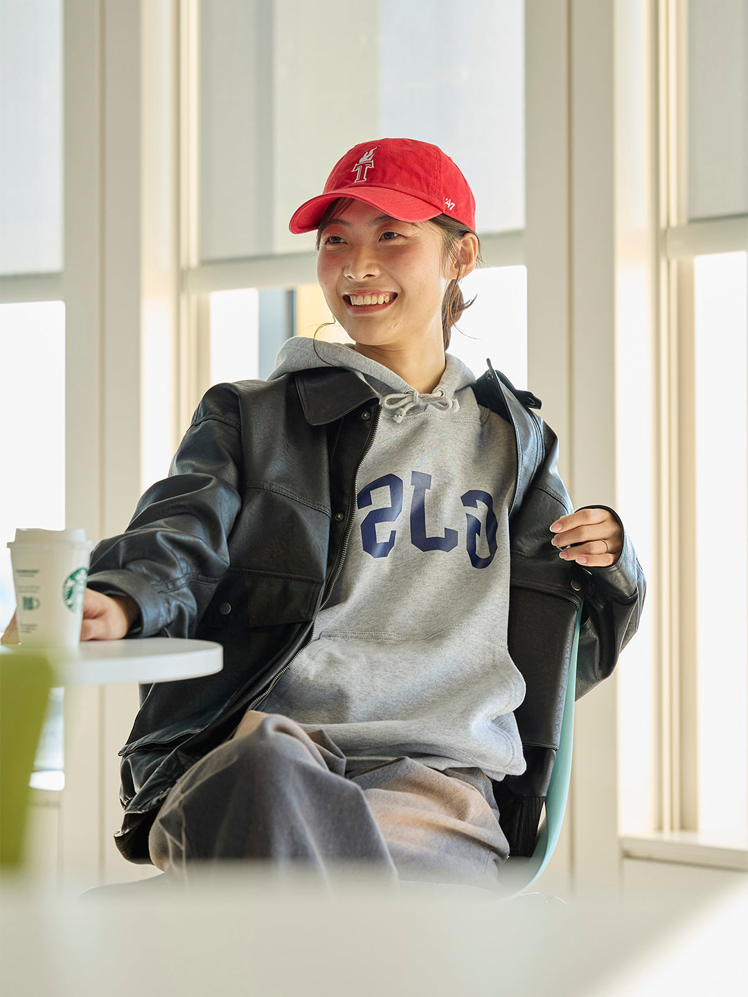 帝京大学フード付きジャケット 黒 帝京大学フード付きジャケット 黒