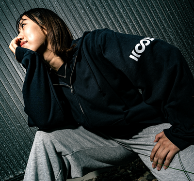 KYUSAN ジップパーカー シャリンロゴ ネイビー